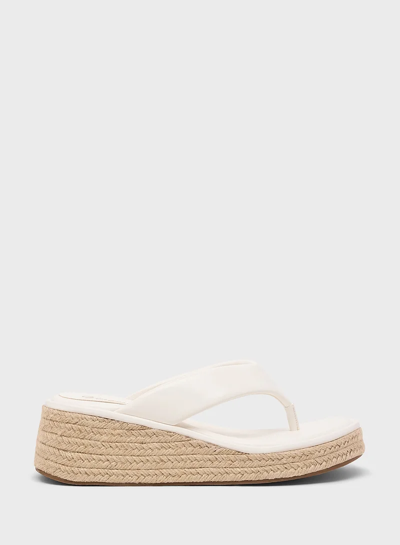 جينجر Mid Wedge Thong Sandal
