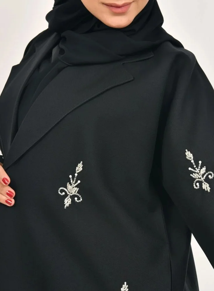 عبايات لمحة عباية غين - الأناقة الرسمية بلمسات شك أبيض لامع