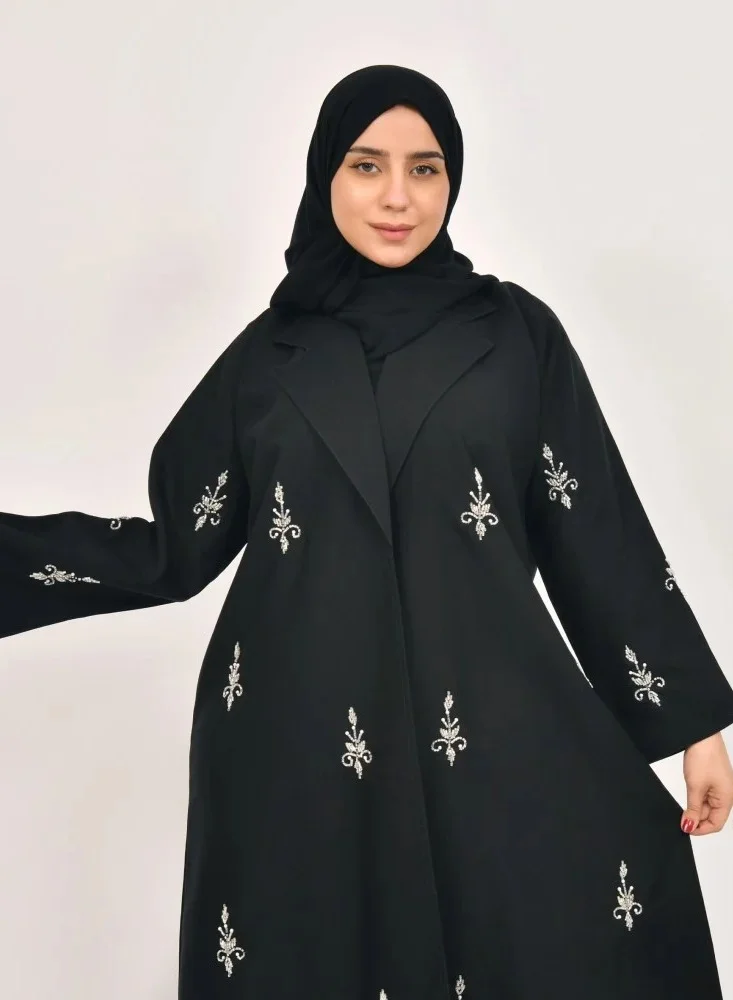 عبايات لمحة عباية غين - الأناقة الرسمية بلمسات شك أبيض لامع