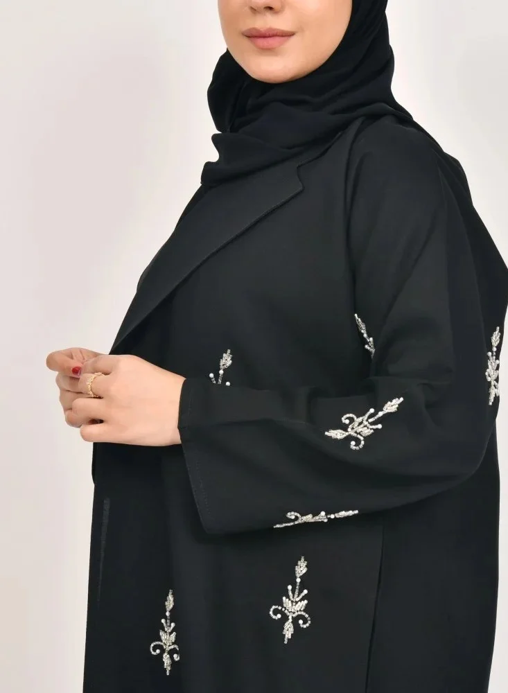 عبايات لمحة عباية غين - الأناقة الرسمية بلمسات شك أبيض لامع