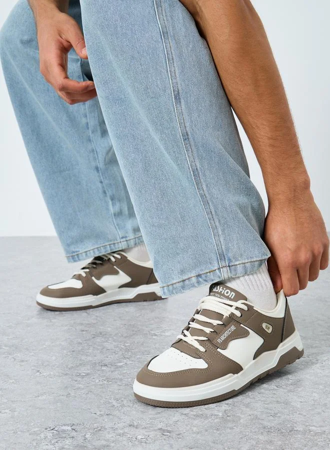 ستايلي اكتيف سنيكرز سكيت بورد بأربطة بألوان متضاربة