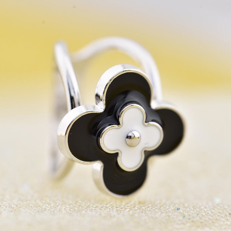 Ru Mo Elegant Four-Leaf Clover Scarf Ring Clip for Women - Stylish & Versatile Accessory - Image 1