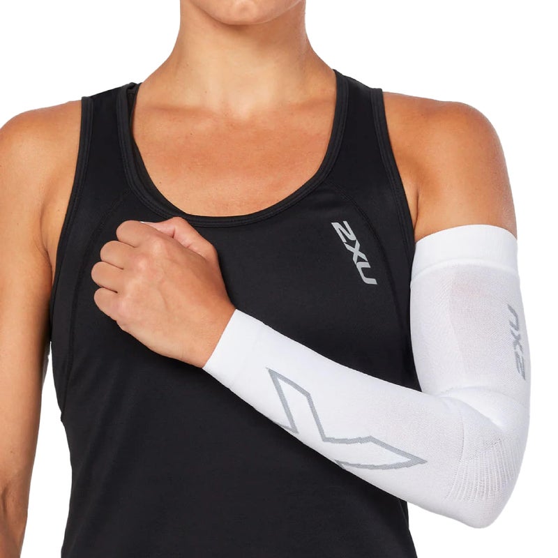 2XU Compression Flex Arm Sleeve - Medium - White/Grey - Image 1