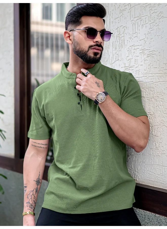 مانياك Mens Solid Henley Neck Half Sleeve Hunter Green Cotton Slim T-Shirt