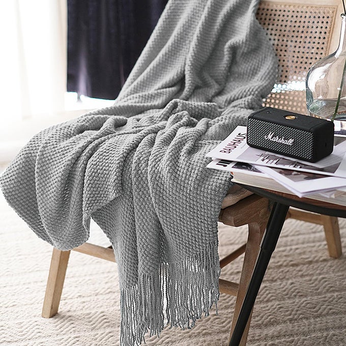 KNITTED THROW BLANKET WITH TASSELS BUBBLE TEXTURED SOFT LIGHTWEIGHT THROWS FOR COUCH COVER HOME DECOR LIGHT GREY 50X60