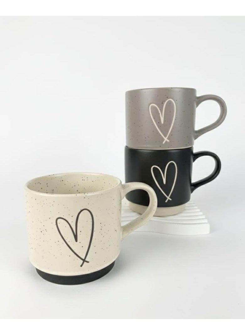 طقم مج سيراميك بنقشة قلب أنيقة - 3 قطع ألوان (أبيض بنقط، رمادي، أسود) - متينة للقهوة والشاي - Image 3