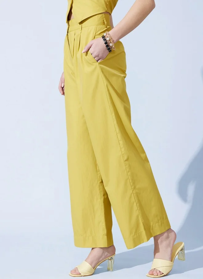 STREET 9 بنطلون نسائي واسع بخصر مرتفع وطيات باللون الأصفر