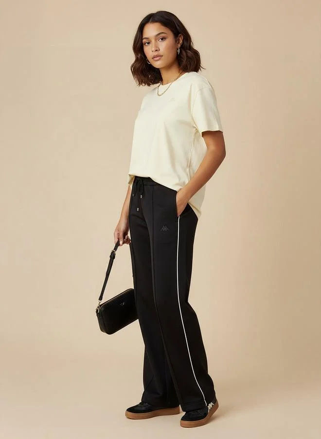 كابا تيشيرت كابا نسائي مطرز بشعار قابل للتمدد