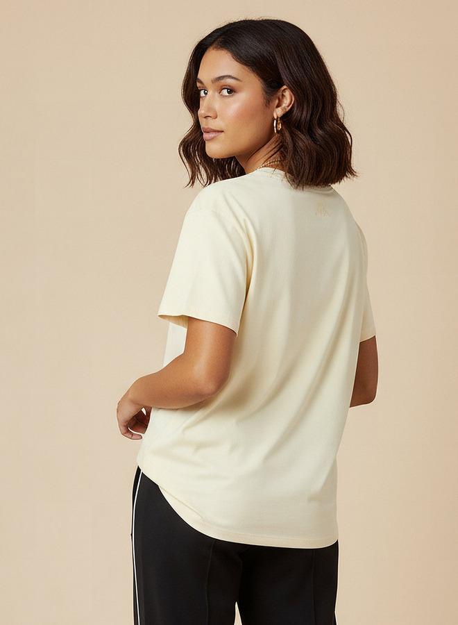 كابا تيشيرت كابا نسائي مطرز بشعار قابل للتمدد - Image 3