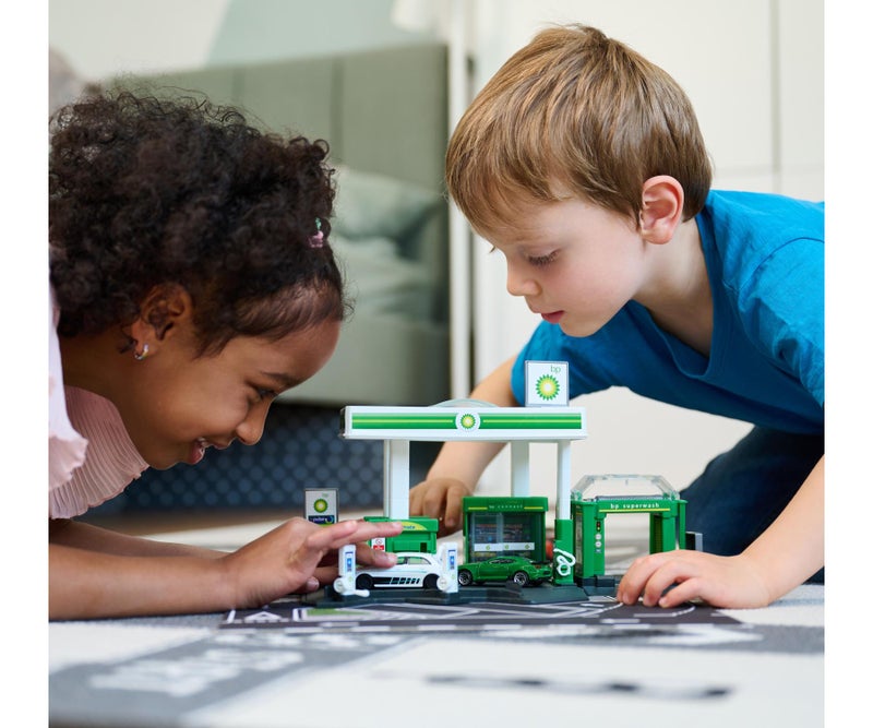 Majorette BP Petrol Station Playset with 1 Die-Cast Vehicle – Interactive Service Station Toy for Kids - Image 3