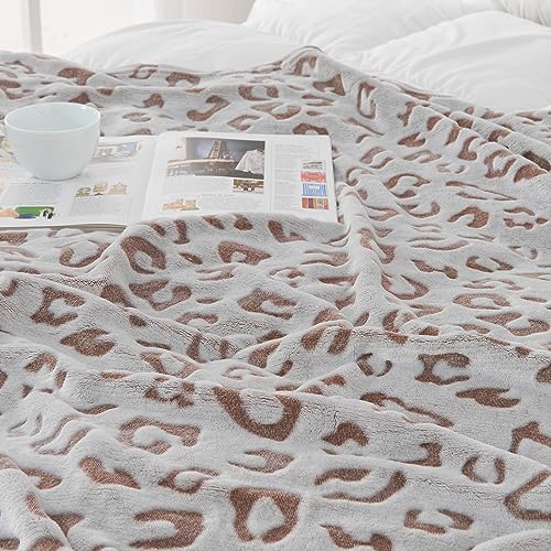 SOCHOW Flannel Fleece Cheetah Print Throw Blanket for Women, Lightweight Super Soft Cozy Plush Blanket, 50 x 60 Inches Brown Leopard - Image 4