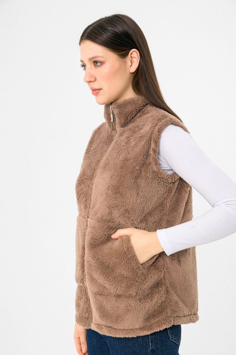 Etkimod Aktifmod Women's Mink Stand Up Collar Zippered Plush Vest  - Image 3