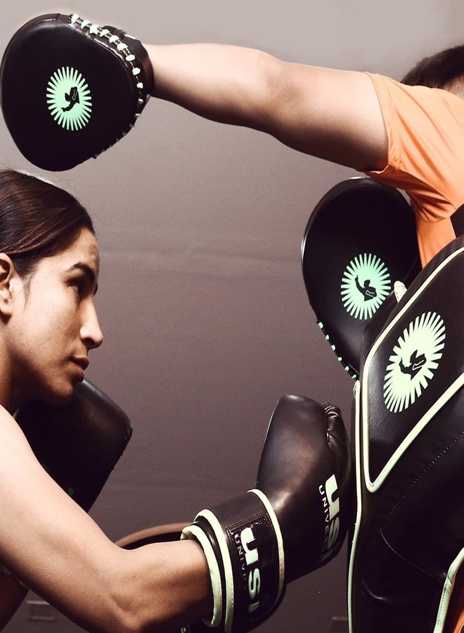 USI UNIVERSAL وسادة التركيز النيونية المنحنية والمبطنة من يو إس آي يونيفرسال 627CRPU، التي لا تُضاهى، مثالية لتدريبات الملاكمة والفنون القتالية، وتدريبات اللياقة البدنية، والتدريب الاحترافي على اللكمات، والتدريب على اللكمات، ووسادات التركيز للرجال والنساء. - Image 5