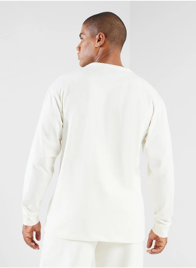 ذا جيفينج موفمنت Regular Fitted T-Shirt