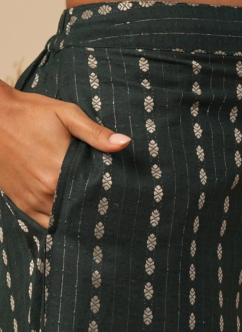 جلو باص بلوزة قصيرة نسائية بتصميم زهور منسوجة مع بنطلون مستقيم