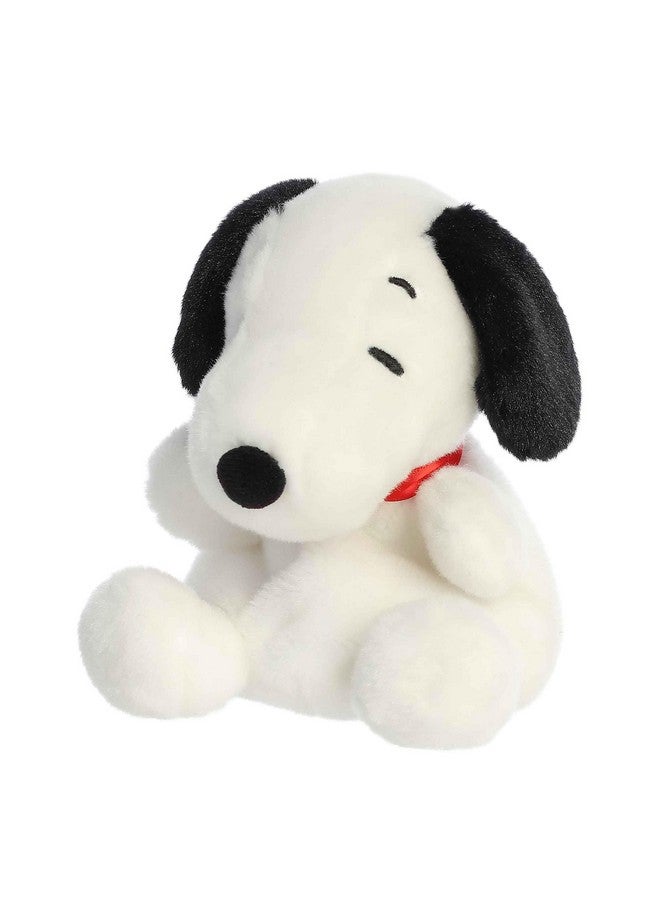 اورورا ® Timeless Peanuts® Palm Pals™ Snoopy Stuffed Animal - شخصيات كلاسيكية - ذكريات لا تُنسى - أبيض 5 بوصات - Image 5