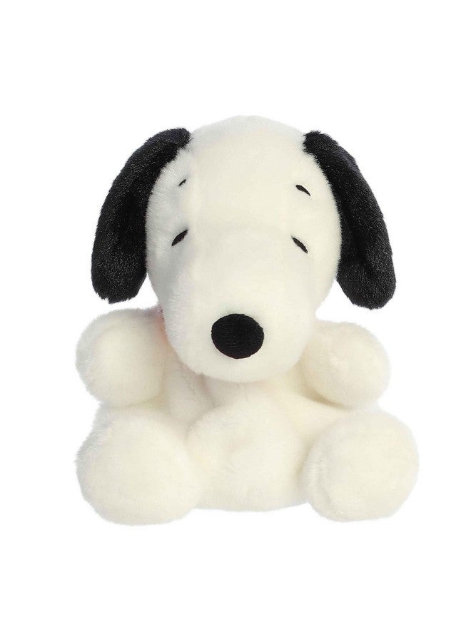اورورا ® Timeless Peanuts® Palm Pals™ Snoopy Stuffed Animal - شخصيات كلاسيكية - ذكريات لا تُنسى - أبيض 5 بوصات - Image 2
