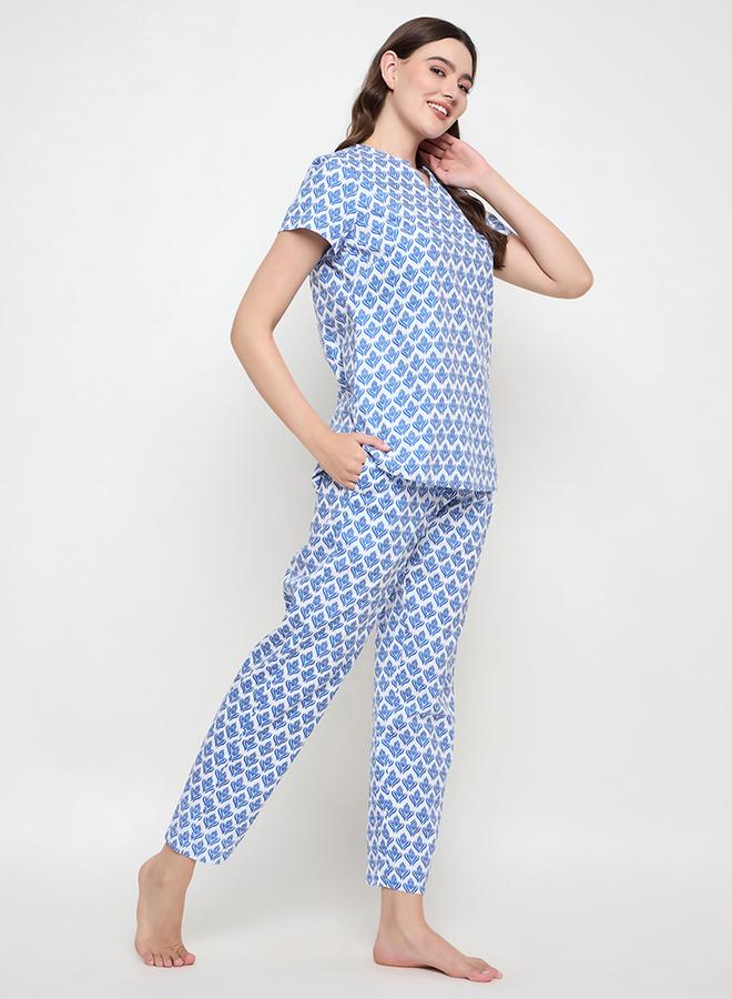 كلوفيا طقم بيجامة علوي بنقشة وياقة مشقوقة من كلوفيا - Image 5