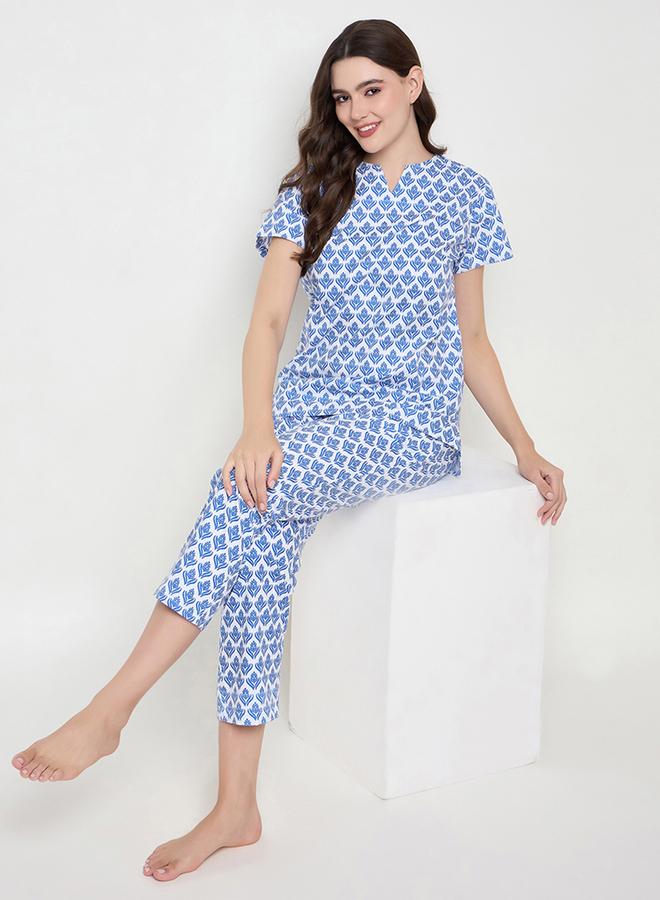 كلوفيا طقم بيجامة علوي بنقشة وياقة مشقوقة من كلوفيا - Image 1