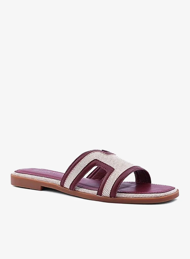 Cuple Casual flat slippers perfect for relaxed days.