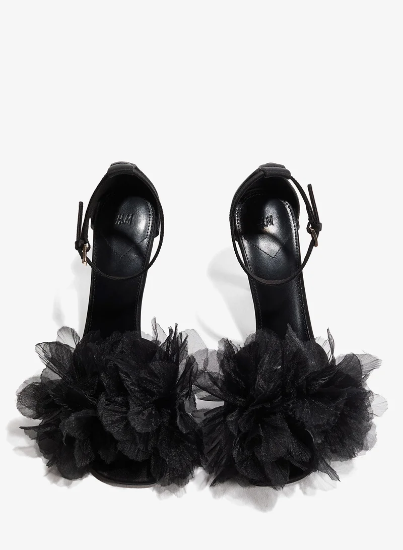 اتش اند ام صندل بكعب مزين بتفاصيل الزهور