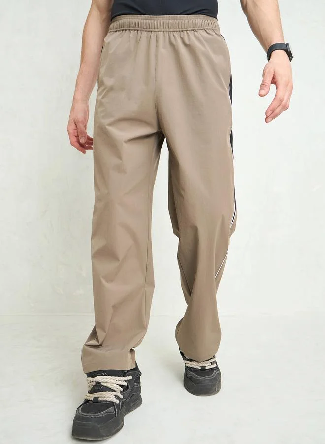 SASSAFRAS Sassafras Men Beige Color Block Side Seam Parachute Pants