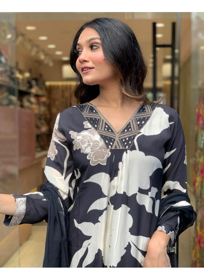 آني ديزاينر - قميص كورتا نسائي من ANNI DESIGNER مصنوع من مزيج الرايون بطباعة مستقيمة مع بنطلون ووشاح (KALAL أسود_L_أسود_كبير) - Image 1