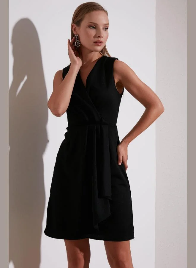 ليلا فستان قصير بلا أكمام بياقة مكشكشة ملفوفة للنساء