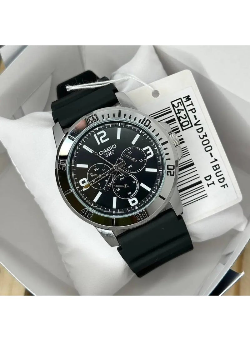 كاسيو ساعة كاسيو للرجال - MTP-VD300-1BUDF مينا سوداء وسوار أسود - Image 2
