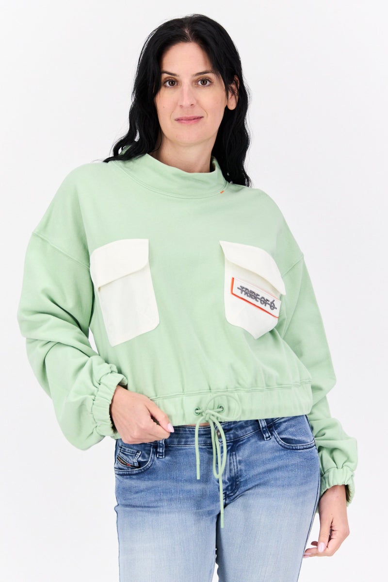 TRIBE OF 6 سويت شيرت نسائي بأكمام طويلة وياقة مزيفة بشعار العلامة التجارية، أخضر - Image 1