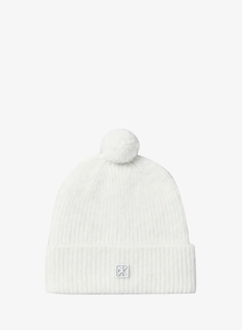 كالفن كلاين قبعة بوم بوم بشعار