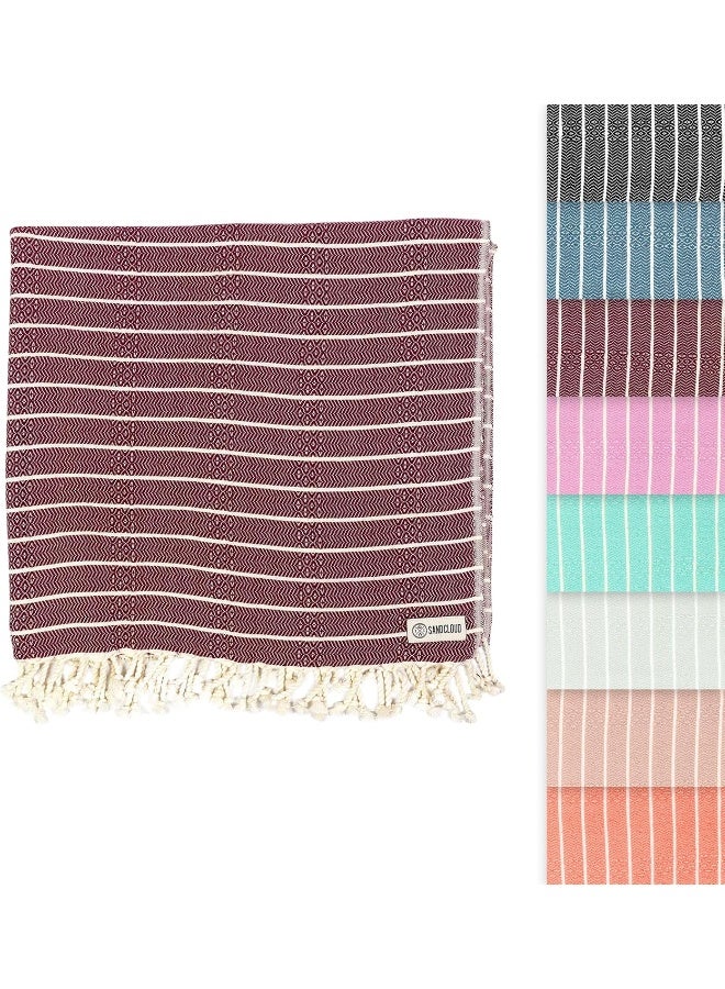 Sand Cloud منشفة شاطئ تركية من ساند كلاود - مقاومة للرمال - منشفة تركية عضوية معتمدة 100% - منشفة سريعة الجفاف للشاطئ، النزهات، البطانية أو الحمام - كما تم عرضها في برنامج شارك تانك - غوجيك بورغندي - Image 1