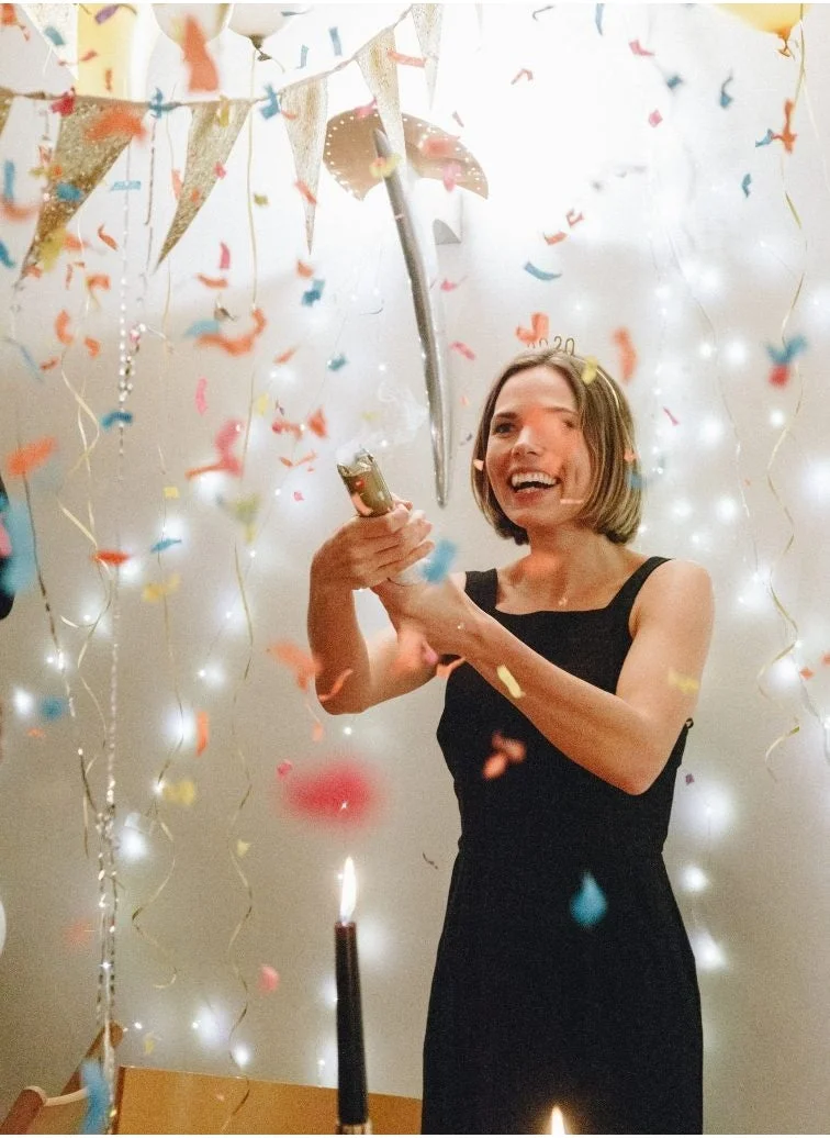 توكينج تيبلز Luxe Gold Confetti Cannon