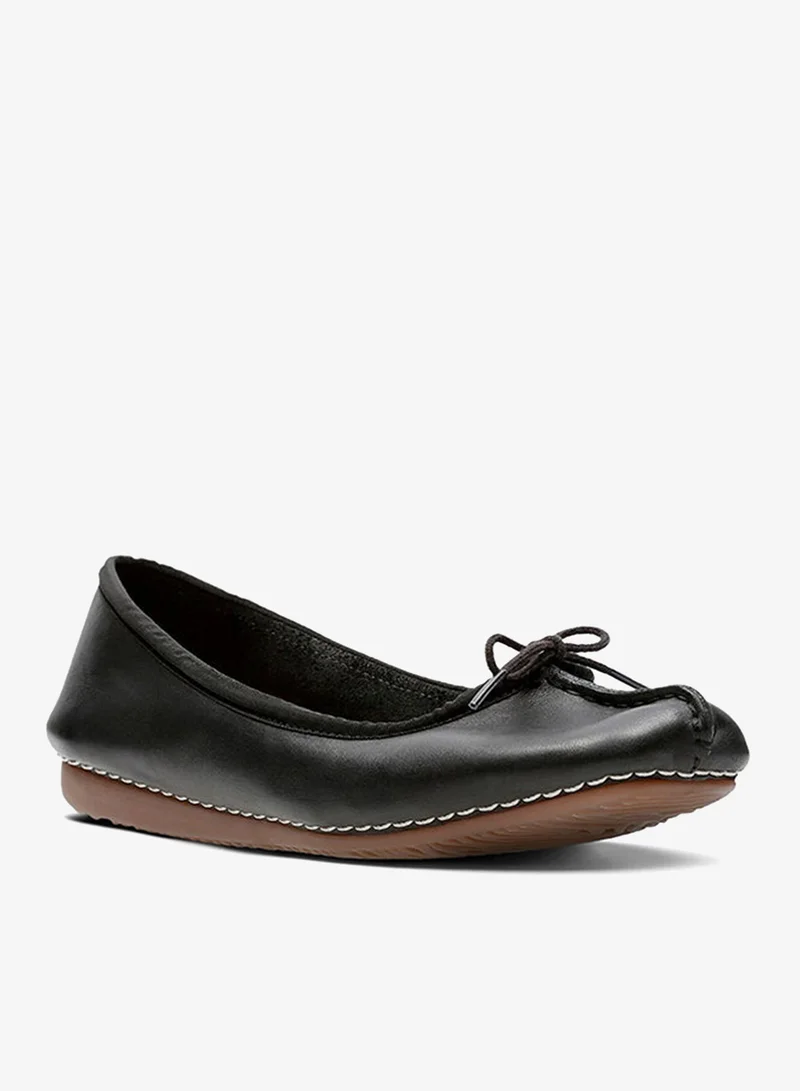 كلاركس Freckle Ice Black Leather Ballerinas