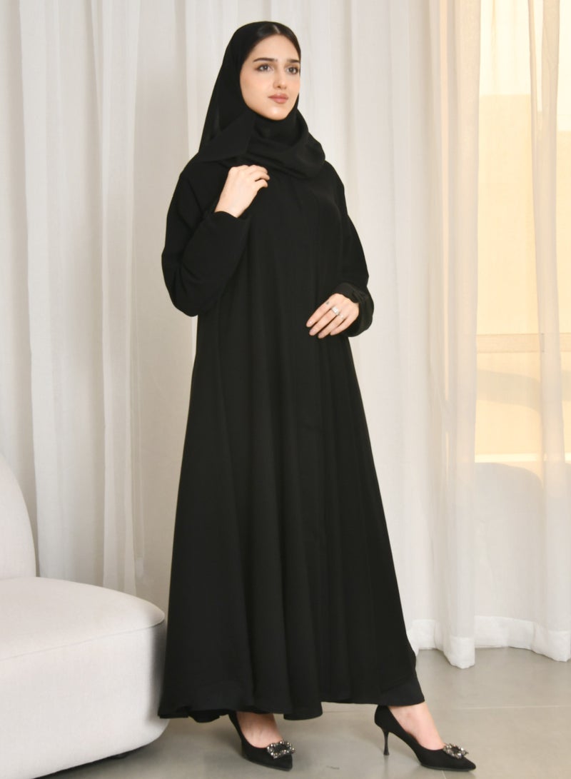 عبايات حوراء عباية سوداء ربع كلوش مغلقة بطقطق بأكمام مزينة بأزرار اغلاق - Image 1