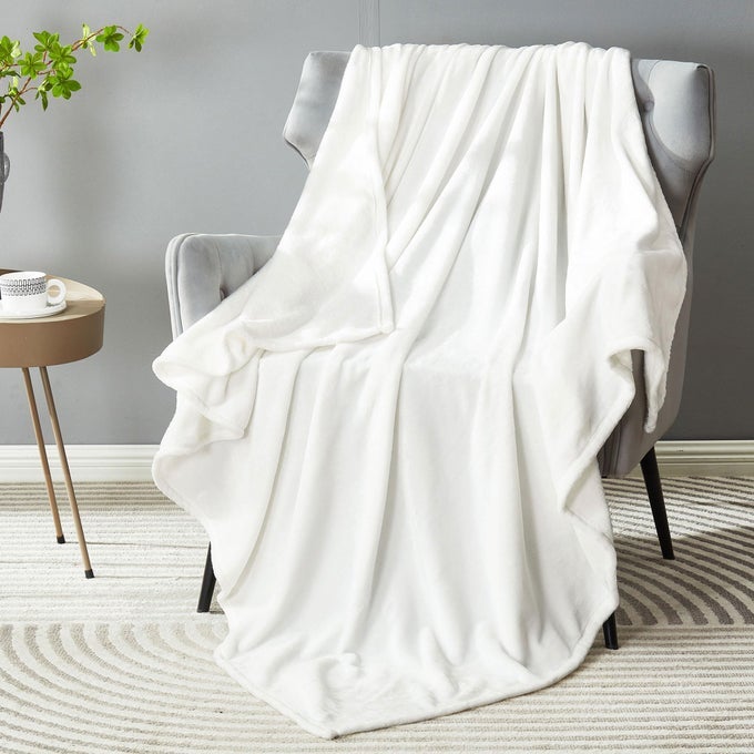 SUPER SOFT FUZZY FLEECE THROW BLANKET FOR COUCH SOFA 50 X 60 DECORATIVE SOLID LIGHTWEIGHT VELVET BLANKETS FOR CHAIR COZY ACCENT SHAGGY MICRO PLUSH FLANNEL BLANKET FOR BEDROOM DORM WHITE
