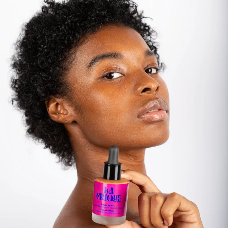 LA CRIQUE Tinted Moisturizing Serum - 04 Dark