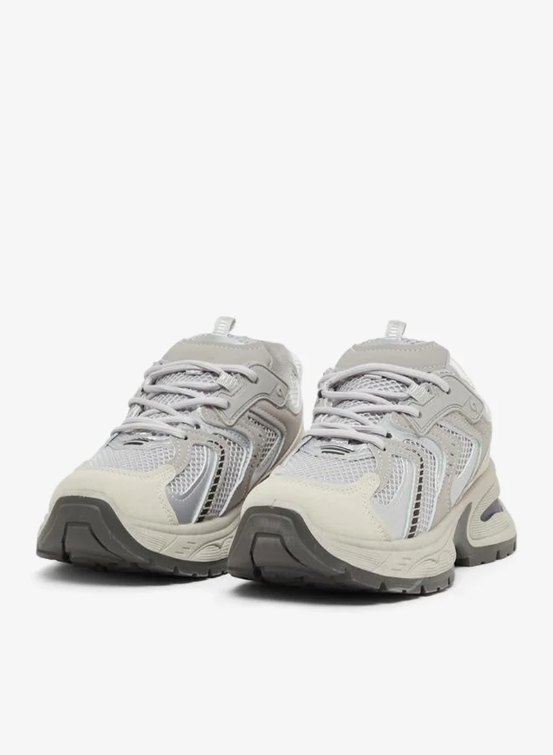 ستايلي اكتيف سنيكرز ميتاليك بنعل سميك برباط