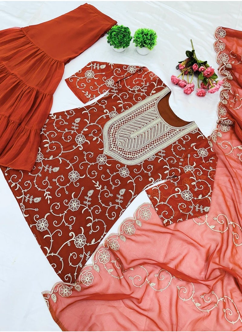 سوبر آسيوي - نقدم لك تصميمًا جديدًا لملابس الحفلات، توب شارارا ودوباتا مع أعمال تطريز ثقيلة - Image 1