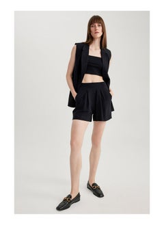 Woman Woven Short