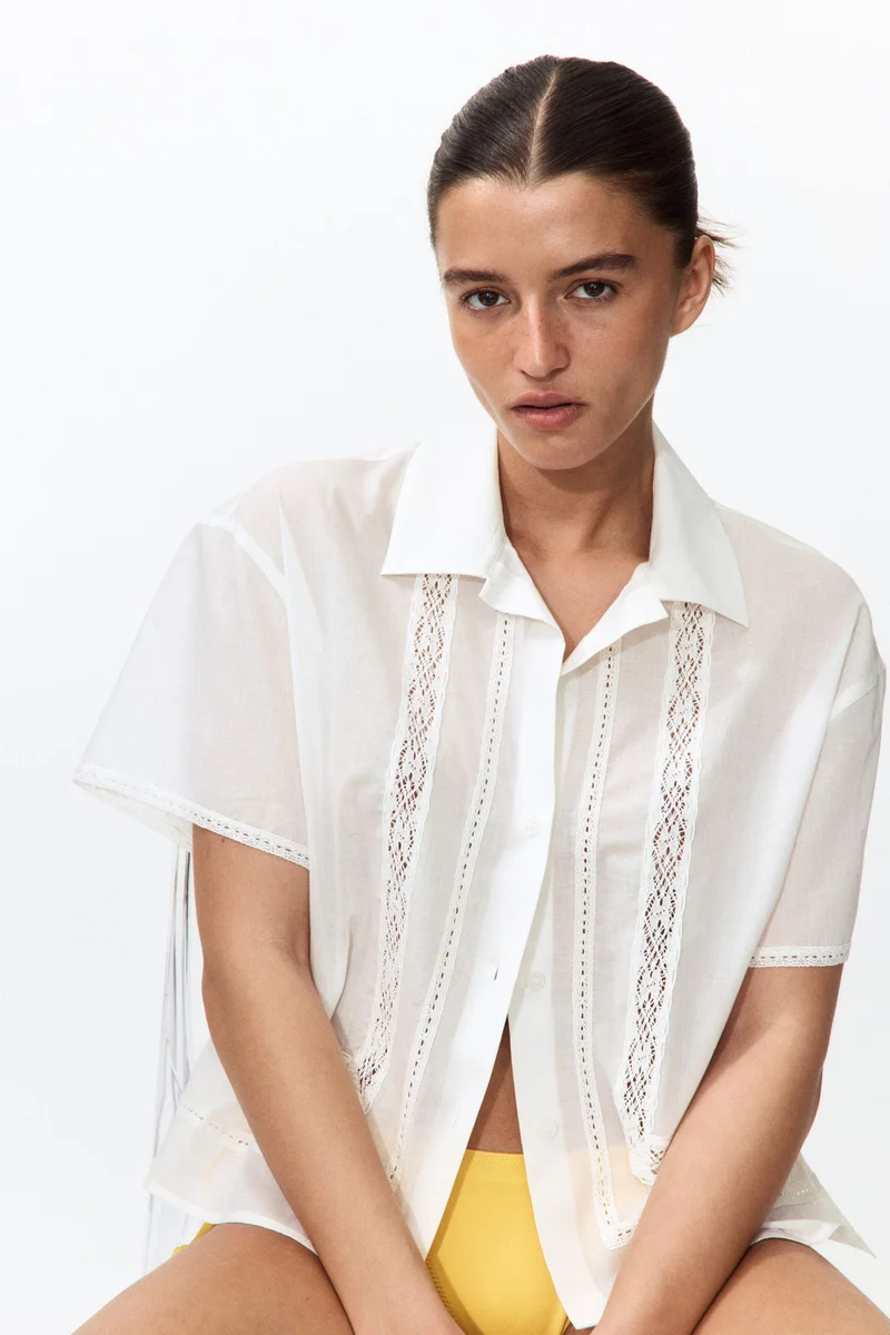 اتش اند ام قميص شاطئي بحافة من الدانتيل