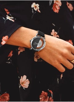 TOMI A unisex wrist watch with black leather strap for men and women from TOMI, the watch face size is 40 mm and the thickness is 9 mm  - Image 4