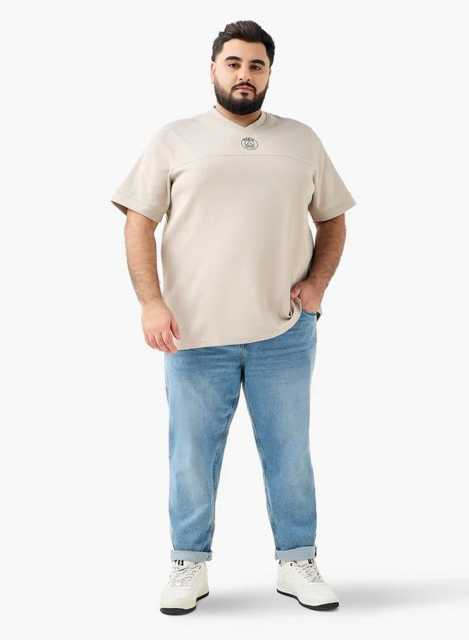 ماكسيم تيشيرت رجالي برقبة على شكل حرف  وأكمام قصيرة مطبوع بنقشة منتظمة