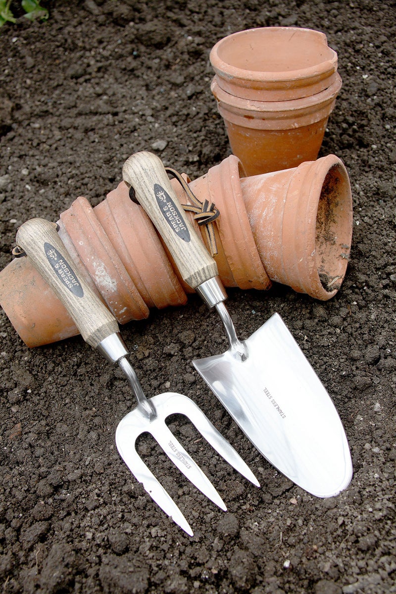 Spear  Jackson Spear & Jackson 5030TR Traditional Stainless 5 ½" Hand Trowel - Image 4