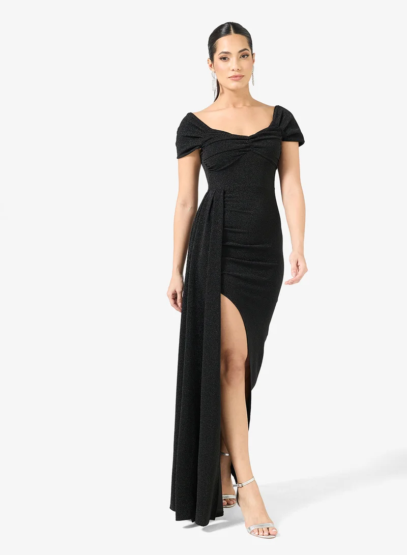 ايلا ليمتد اديشن فستان بكتف مكشوف وذيل