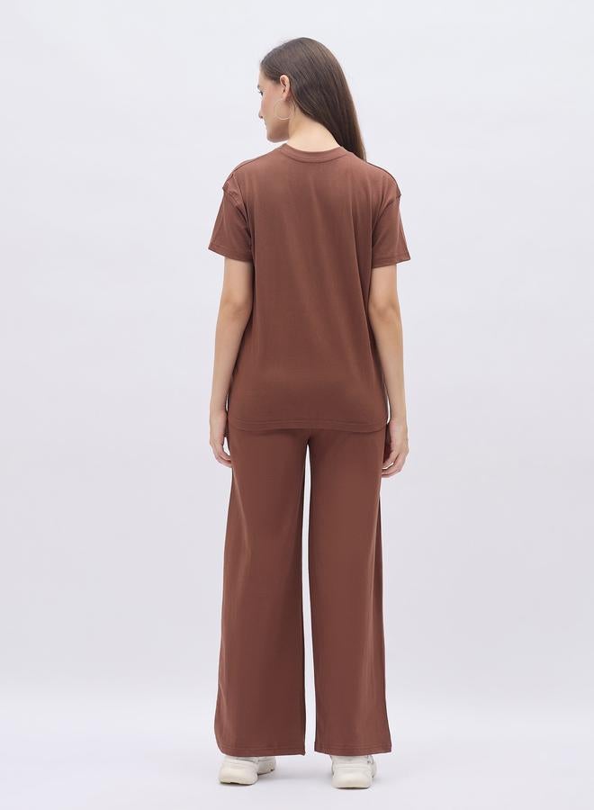 ستايلي طقم تي شيرت بوكسي برسومات ستايلي بني وبنطلون جوجر واسع - Image 5