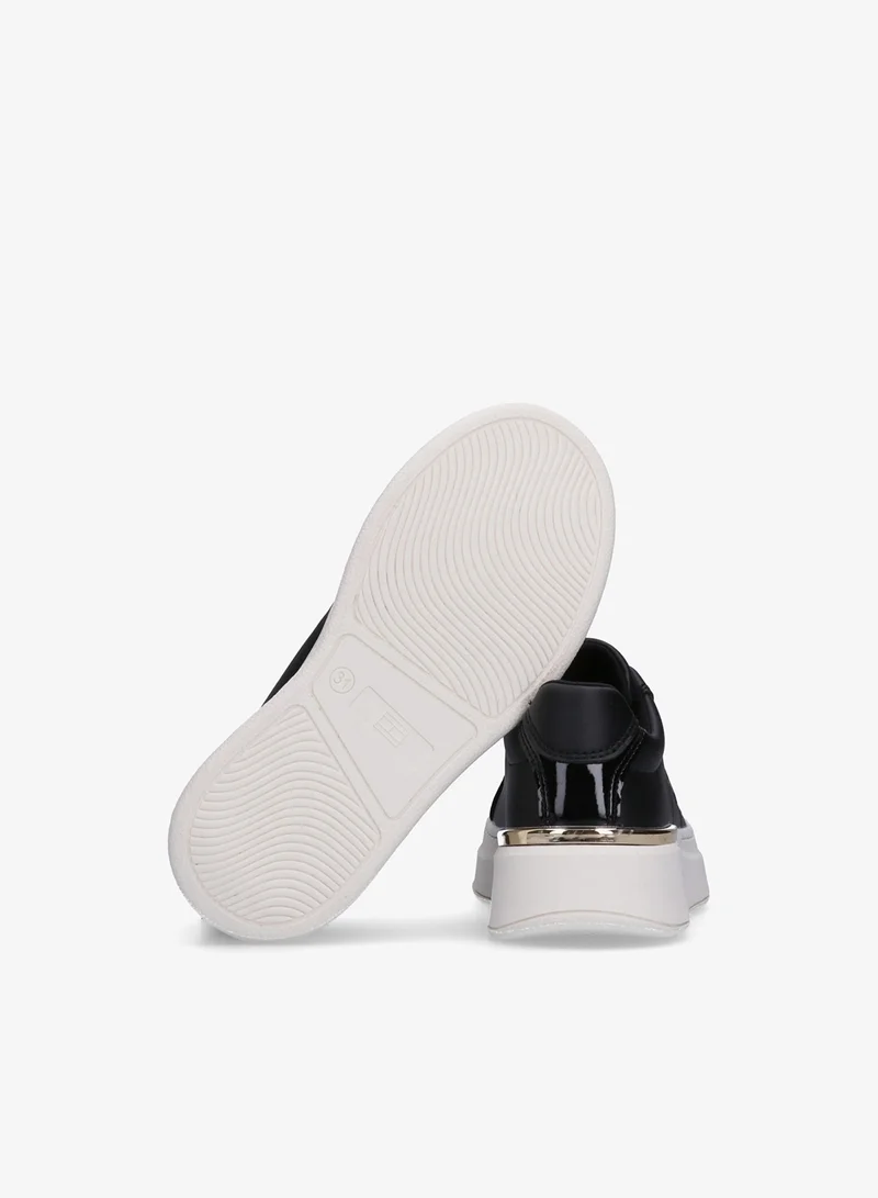 تومي هيلفيغر حذاء رياضي برباط دانتيل قصير