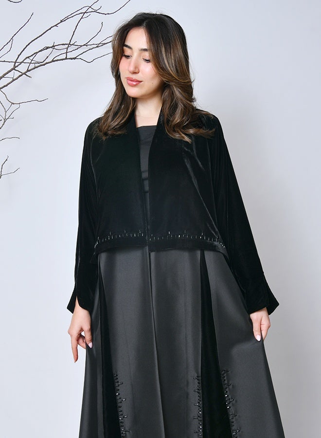 عبايات حوراء عباية مخمل فاخرة بتصميم كلاسيكي راقٍ – أسود - Image 1
