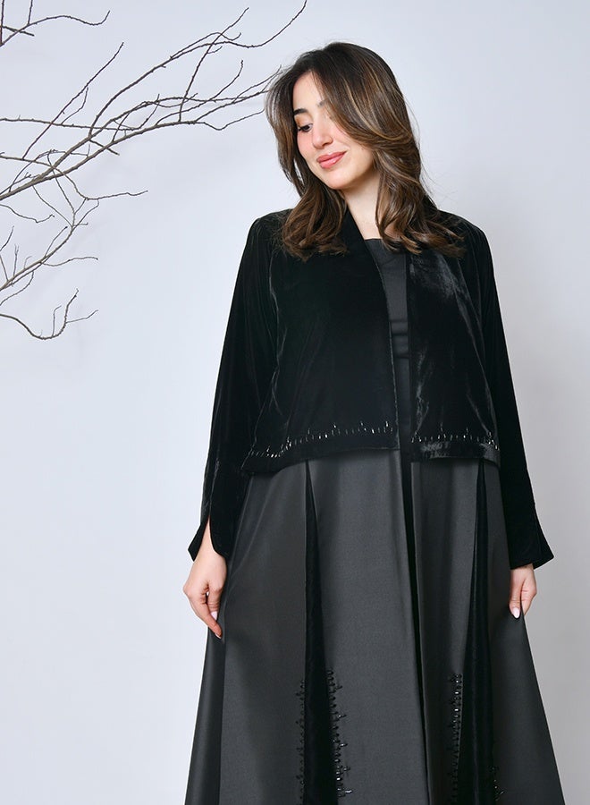 عبايات حوراء عباية مخمل فاخرة بتصميم كلاسيكي راقٍ – أسود - Image 4
