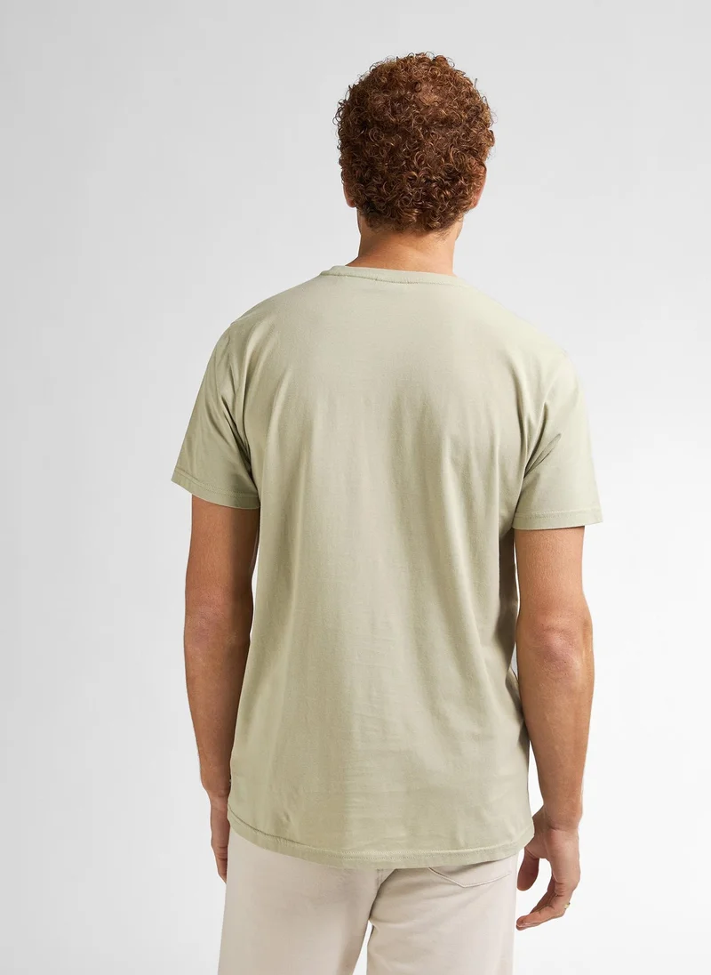 بترول اندستريز تيشيرت رجالي كلاسيك بطبعة